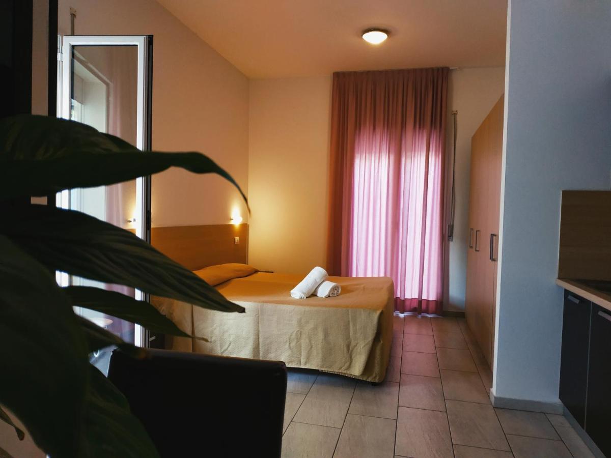 Residence Hotel Rubino Fogliano Marina Exteriér fotografie